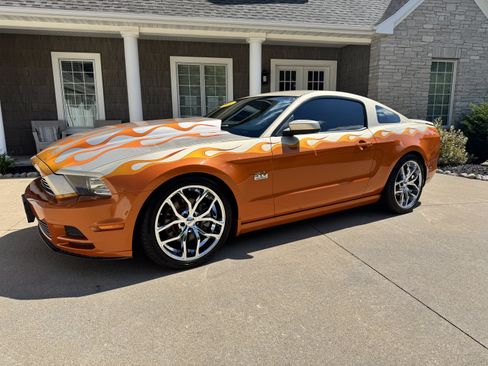 Used 2014 Ford Mustang GT Premium w/ Electronics Package RWD image 2