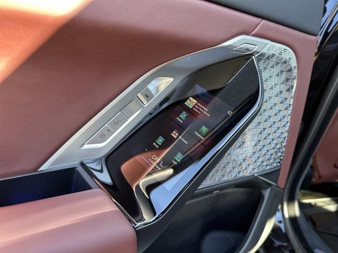 Used 2025 BMW 740i xDrive w/ Executive Package image 27