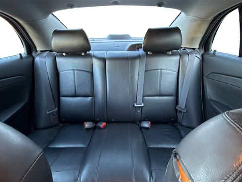 Used 2010 Chevrolet Malibu LTZ w/ HFV6 Engine Package image 14