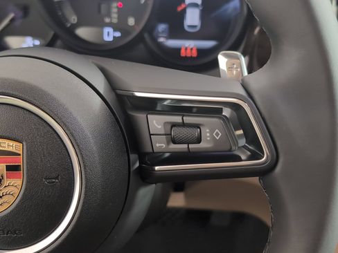 Certified 2025 Porsche Macan AWD/4WD image 29