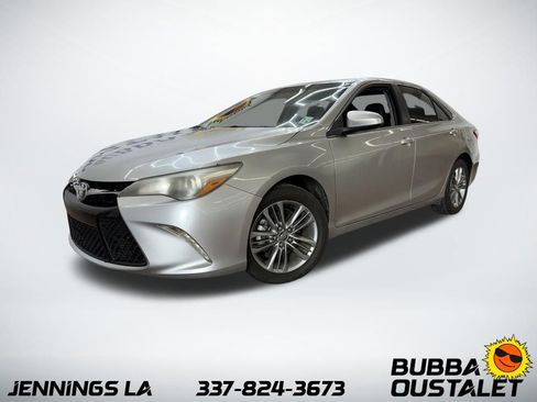 Used 2017 Toyota Camry SE FWD image 1