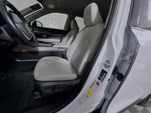 Used 2024 Toyota Grand Highlander FWD image 12