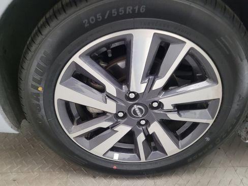 Used 2024 Nissan Versa SV w/ Trunk Package FWD image 31
