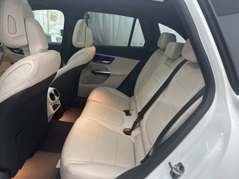 Used 2026 Mercedes-Benz GLC 300 image 23