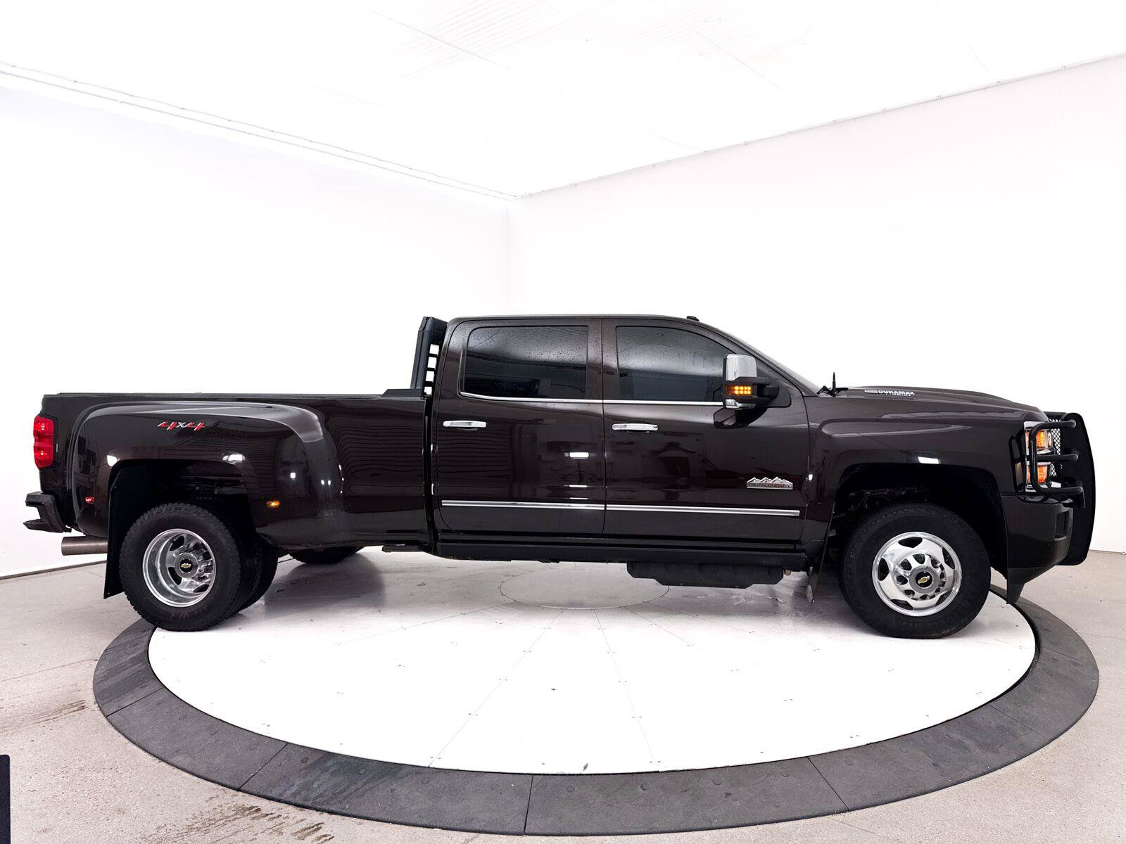 Used 2019 Chevrolet Silverado 3500 High Country w/ Duramax Plus Package AWD/4WD image 33