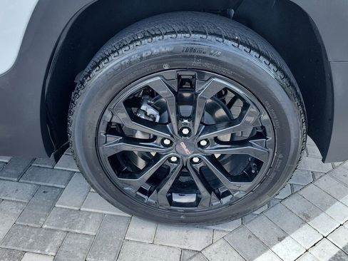 Used 2022 GMC Terrain SLT w/ Tech Package FWD image 14