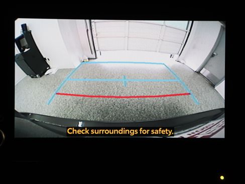 Used 2025 Toyota Highlander LE FWD image 21