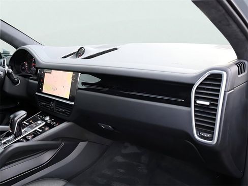 Used 2023 Porsche Cayenne GTS image 10