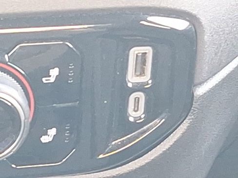 Used 2025 Chevrolet Silverado 1500 LT image 40