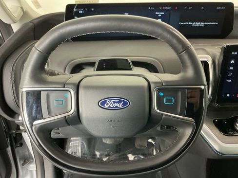 Used 2025 Ford Expedition Platinum image 18