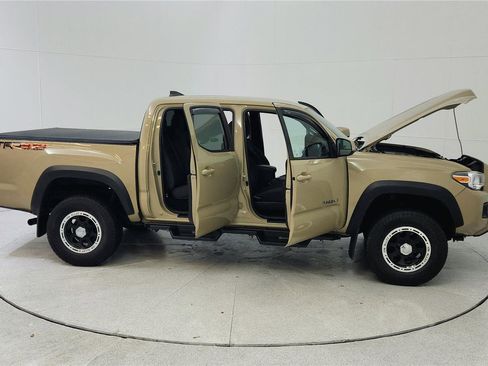 Used 2018 Toyota Tacoma TRD Off-Road AWD/4WD image 48