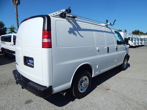 Used 2021 Chevrolet Express 2500 w/ Driver Convenience Package RWD image 8