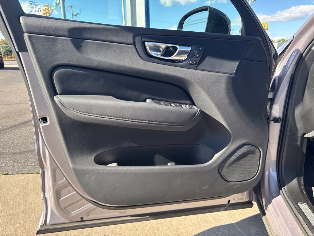 Used 2026 Volvo XC60 B5 Plus AWD/4WD image 9