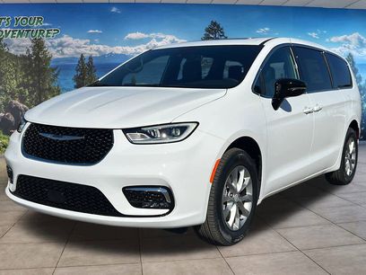 New 2026 Chrysler Pacifica Select