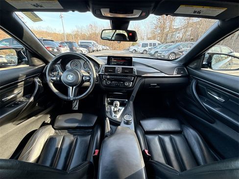 Used 2017 BMW M4 Convertible image 22