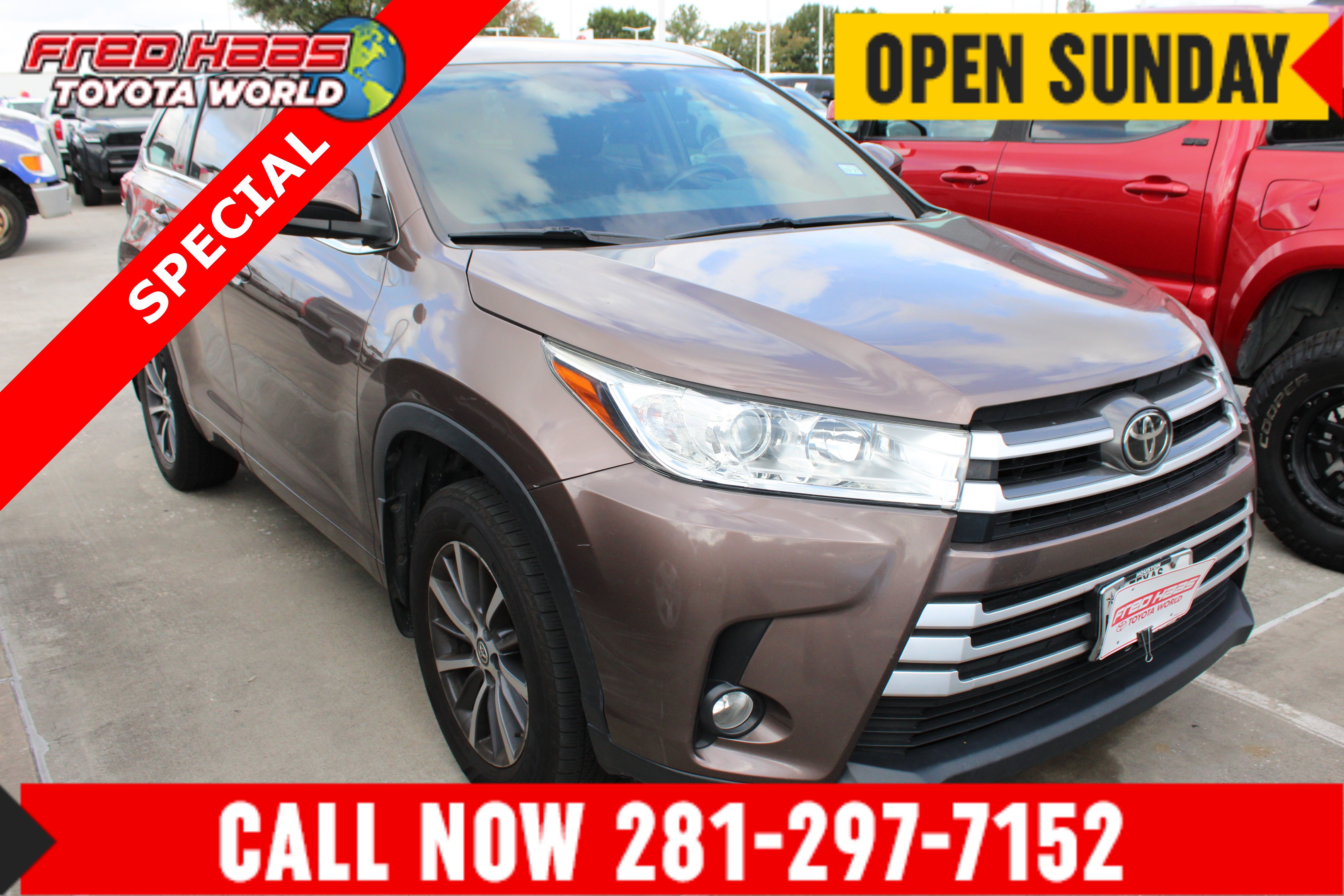 Used 2018 Toyota Highlander XLE FWD image 1
