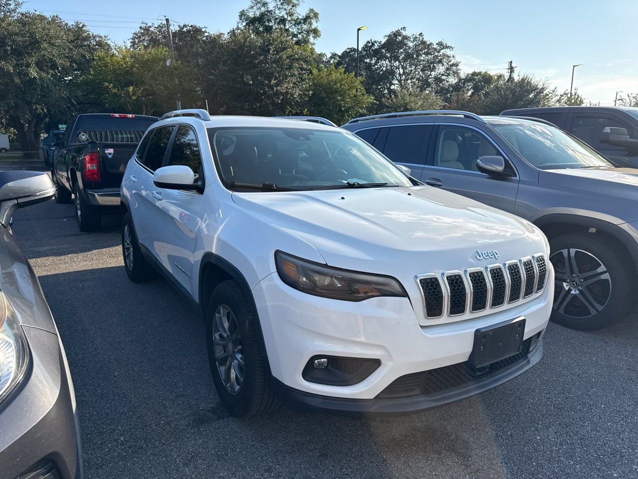 Used 2021 Jeep Cherokee Latitude Plus AWD/4WD image 2