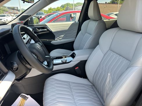 Used 2025 Mitsubishi Outlander AWD image 21