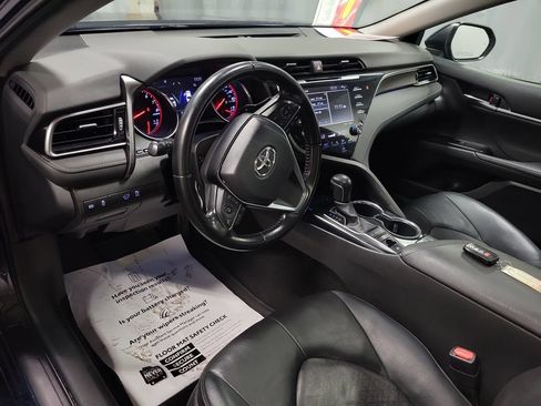 Used 2020 Toyota Camry XSE FWD image 13