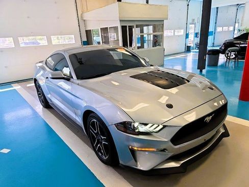 Used 2020 Ford Mustang Premium RWD image 7