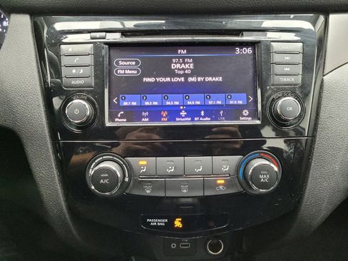 Used 2021 Nissan Rogue Sport S image 25