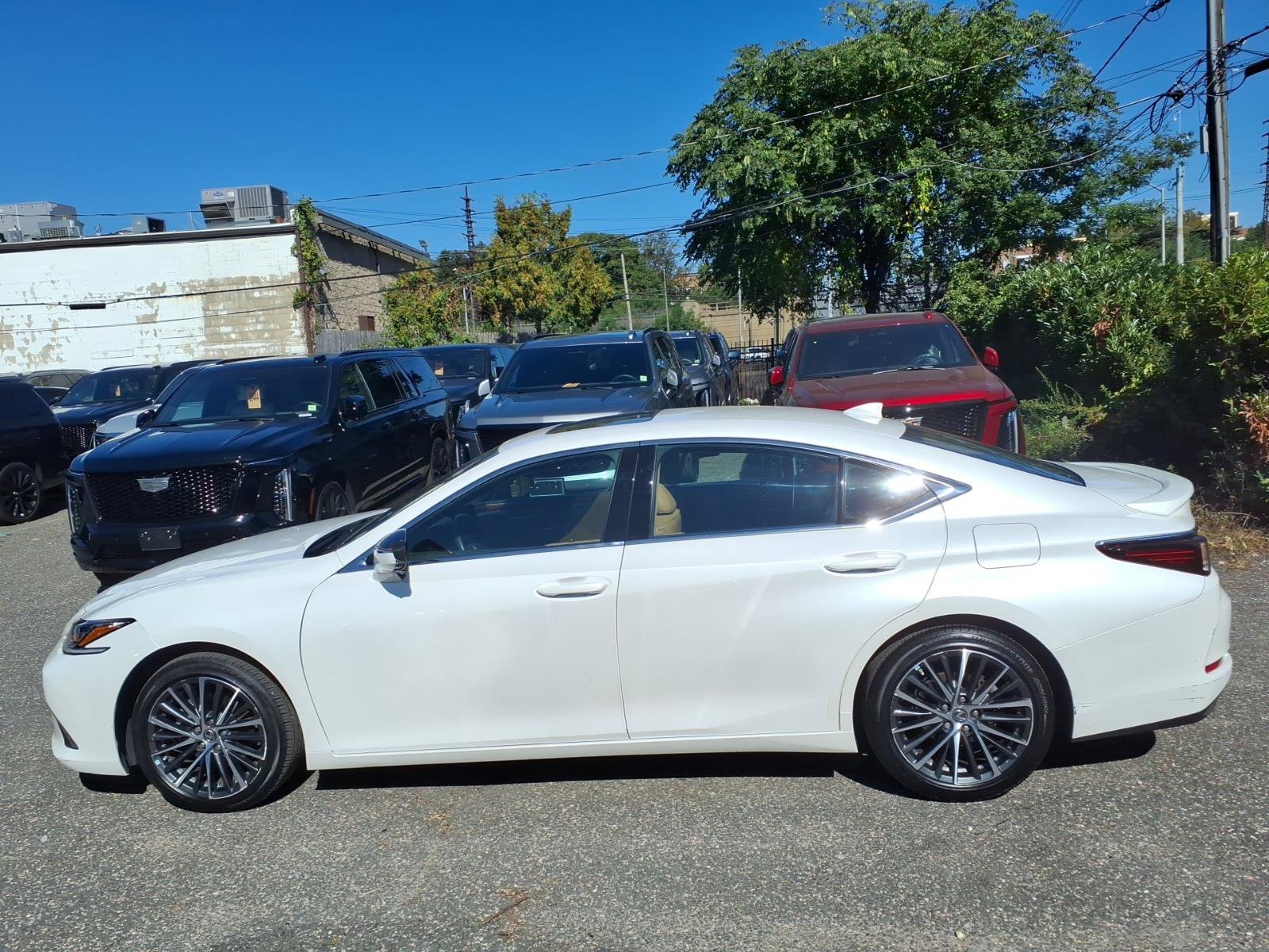 Used 2022 Lexus ES 350 w/ Premium Package FWD image 7