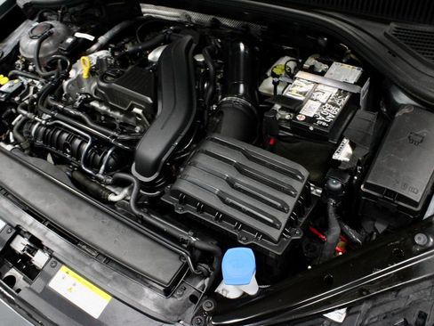 Used 2025 Volkswagen Jetta SE FWD image 17