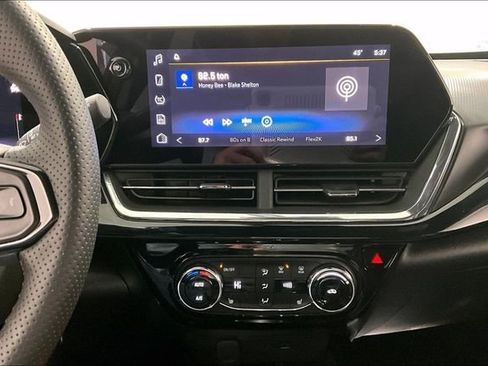 Used 2025 Chevrolet Trax RS image 15