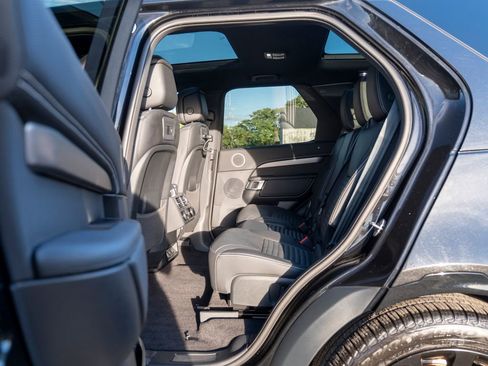 Certified 2024 Land Rover Discovery Dynamic SE image 33