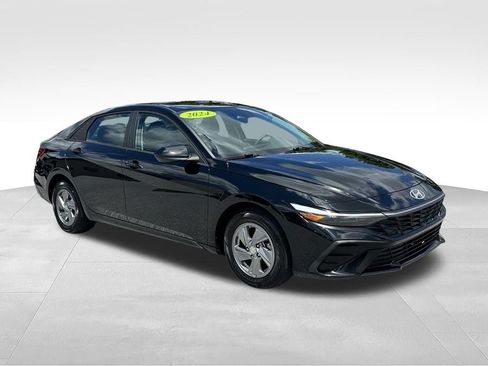 Used 2024 Hyundai Elantra SE FWD image 1