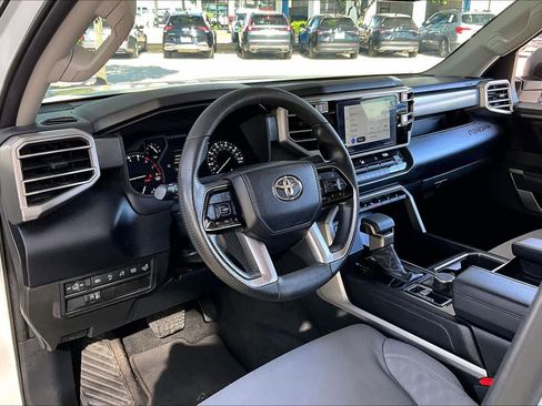 Used 2022 Toyota Tundra SR5 w/ SR5 Convenience Package AWD/4WD image 18