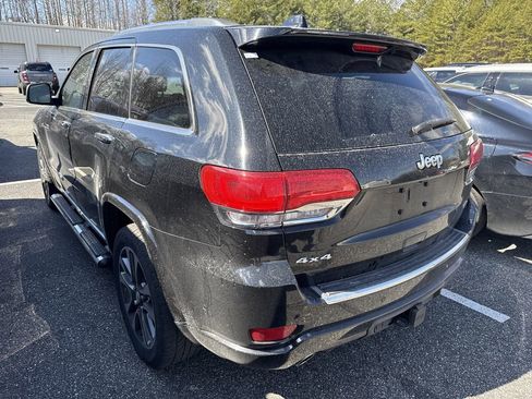 Used 2017 Jeep Grand Cherokee Overland w/ Jeep Active Safety Group image 16