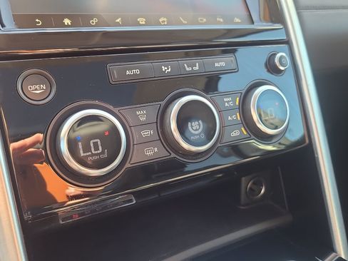 Used 2018 Land Rover Discovery HSE AWD/4WD image 23