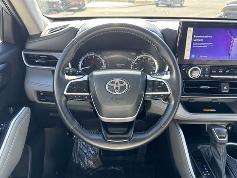 Used 2023 Toyota Highlander XLE image 17