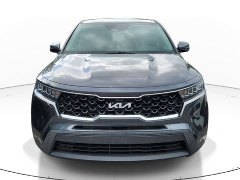 Used 2023 Kia Sorento LX FWD image 2