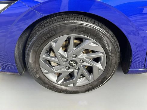 Used 2024 Hyundai Elantra SEL FWD image 4