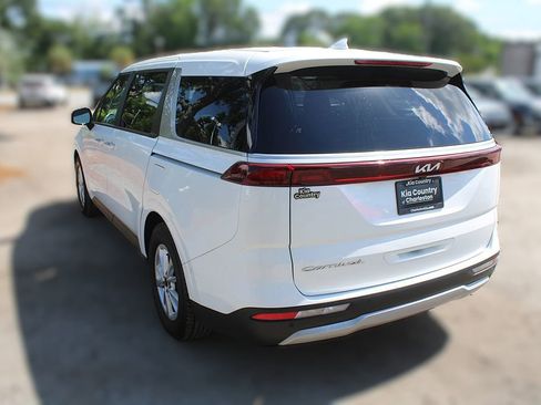 Used 2022 Kia Carnival LX FWD image 14
