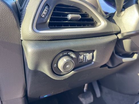 New 2026 Chrysler Pacifica Select FWD image 21