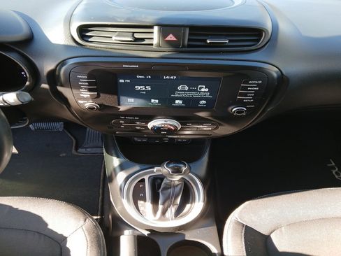 Used 2019 Kia Soul + image 20