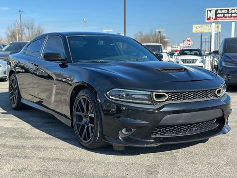 Used 2017 Dodge Charger R/T image 4