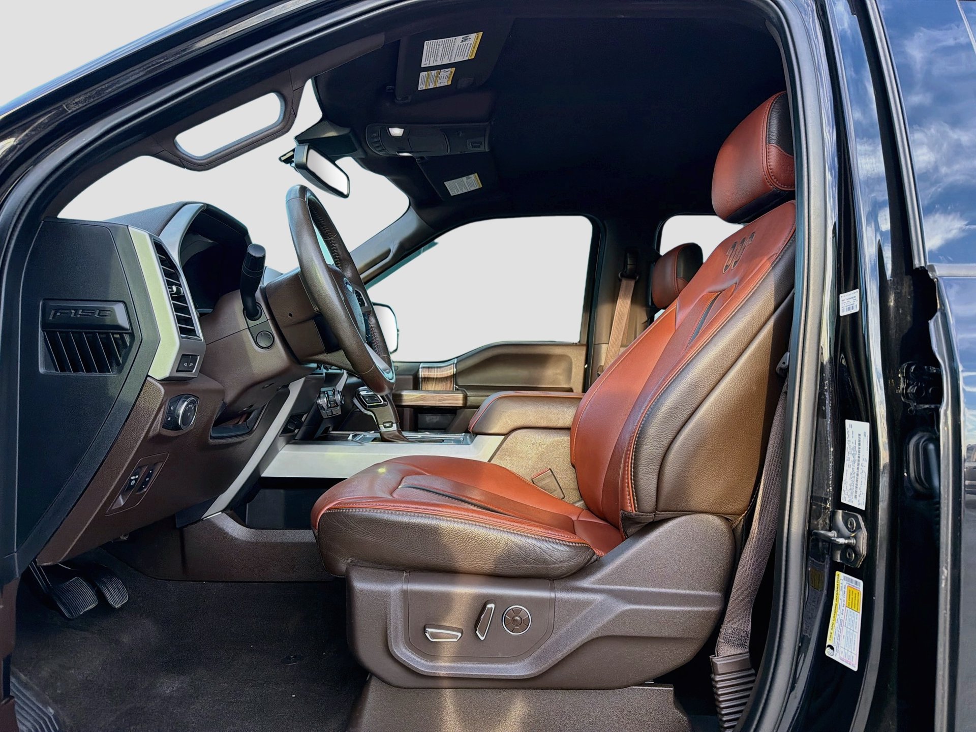 Used 2019 Ford F150 King Ranch w/ Equipment Group 601A Luxury AWD/4WD image 25