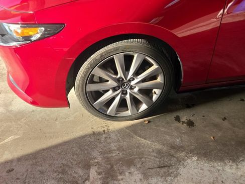 Used 2021 MAZDA MAZDA3 s FWD image 3