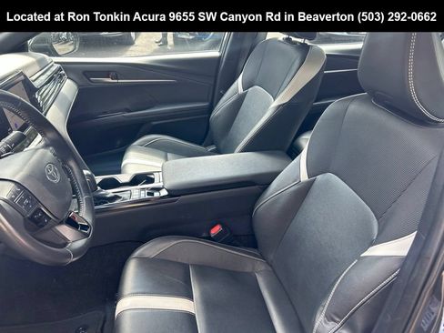 Used 2025 Toyota Camry SE FWD image 9