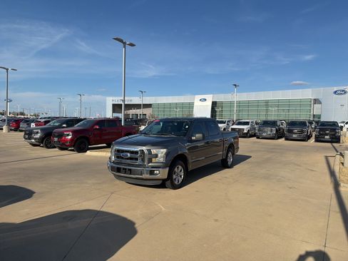 Used 2016 Ford F150 XLT image 25
