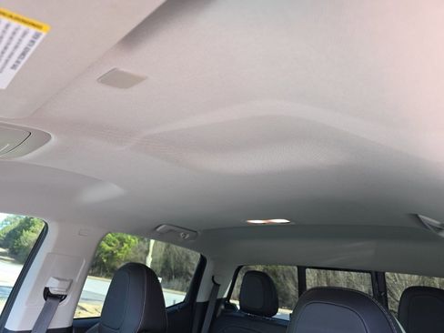 Used 2022 GMC Canyon Denali image 18