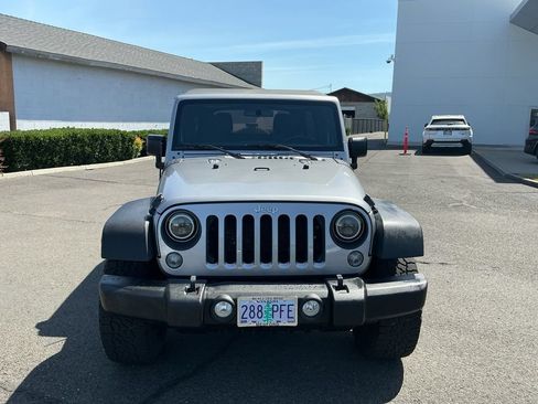 Used 2017 Jeep Wrangler Unlimited Sport w/ Connectivity Group AWD/4WD image 3