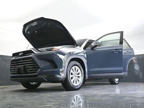 Used 2025 Toyota Grand Highlander AWD image 47