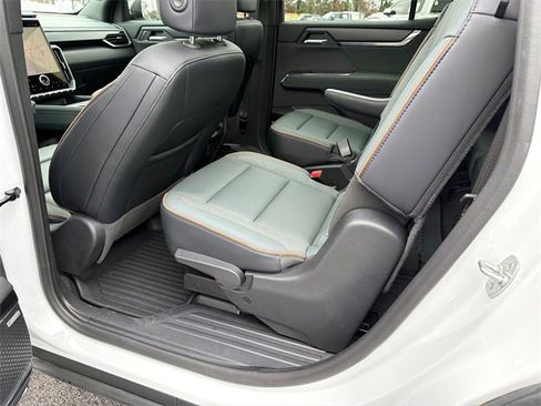 Used 2024 GMC Acadia AT4 w/ Luxury Package image 21