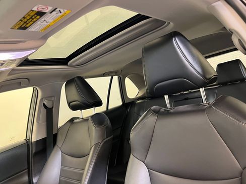 Used 2023 Toyota RAV4 XLE Premium image 15