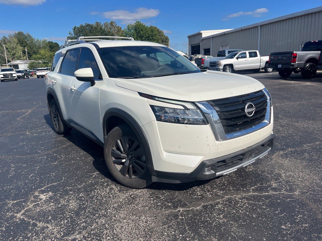 Used 2022 Nissan Pathfinder SL AWD/4WD image 1